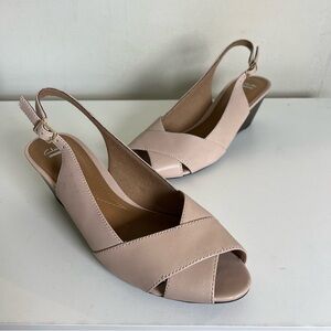 NWOT Clarks Brielle Nude Leather Soft Cushion Wedge Slingback Comfort Shoes Sz 8